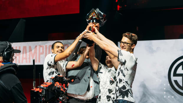 TSM hoist the ALGS Champion trophy for the 2023 Apex Legends Global Series.